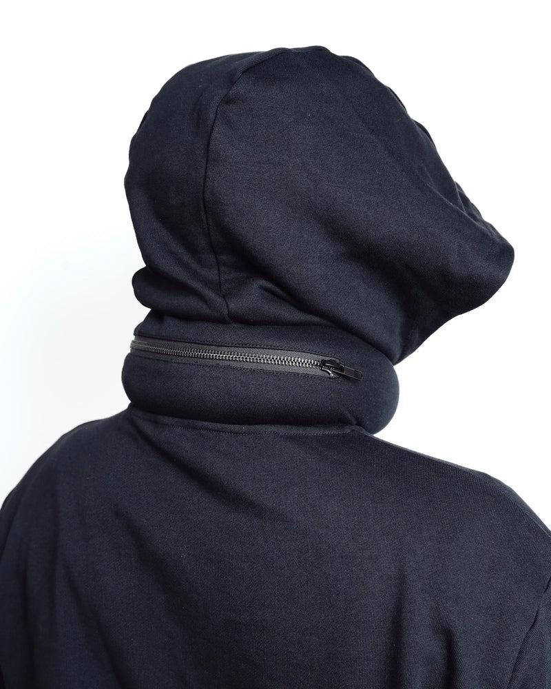 Built-in neck pillow detail